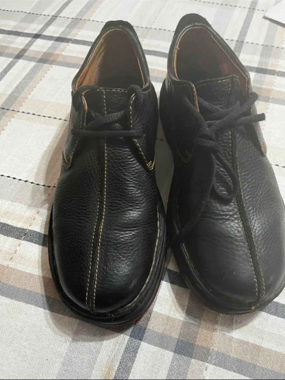 Born Black Leather Oxford Shoes with Contrast Stitching